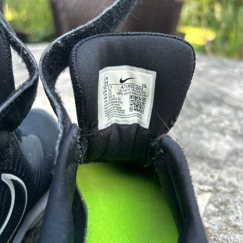 Nike Star Runner 2.0 Youth Size 3 Black Athletic Sneakers. VGUC.
